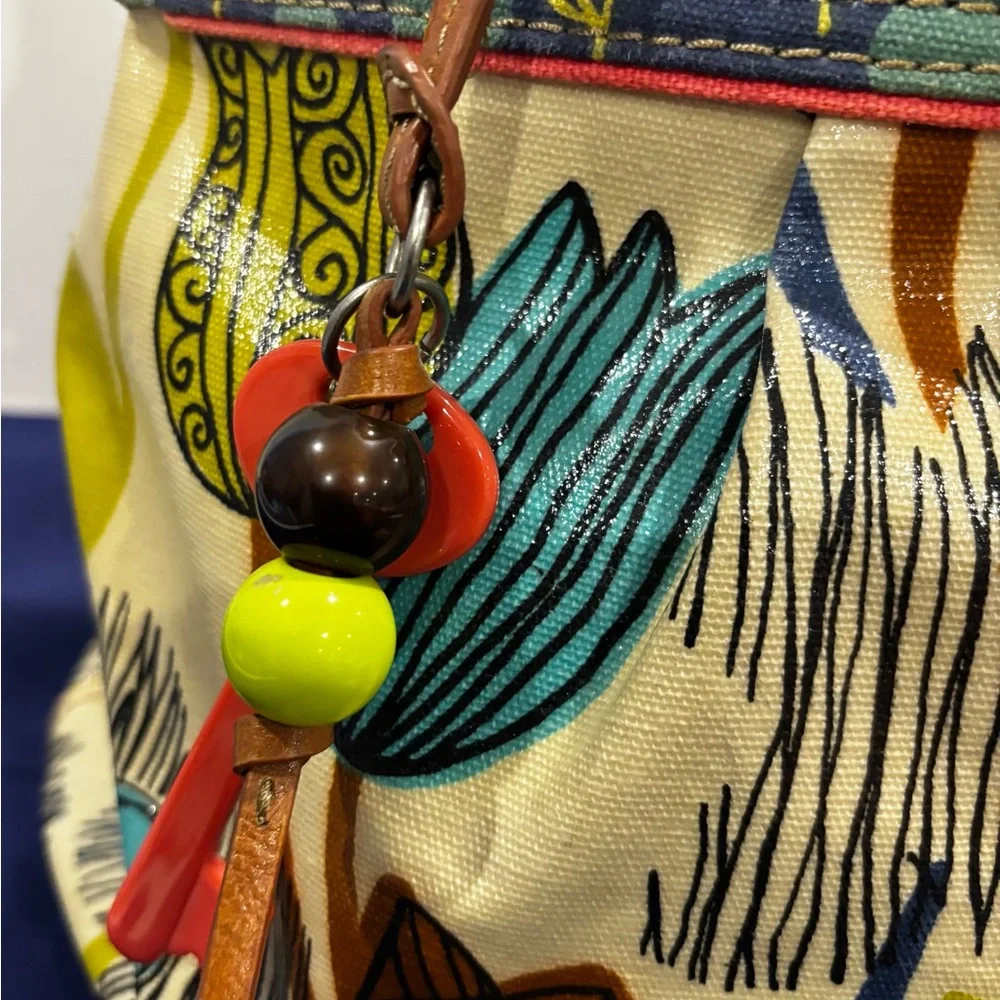 Fossil Key-Per Collection Tote Bag + Cell Phone Case – Retro Floral Print - Picture 3 of 5